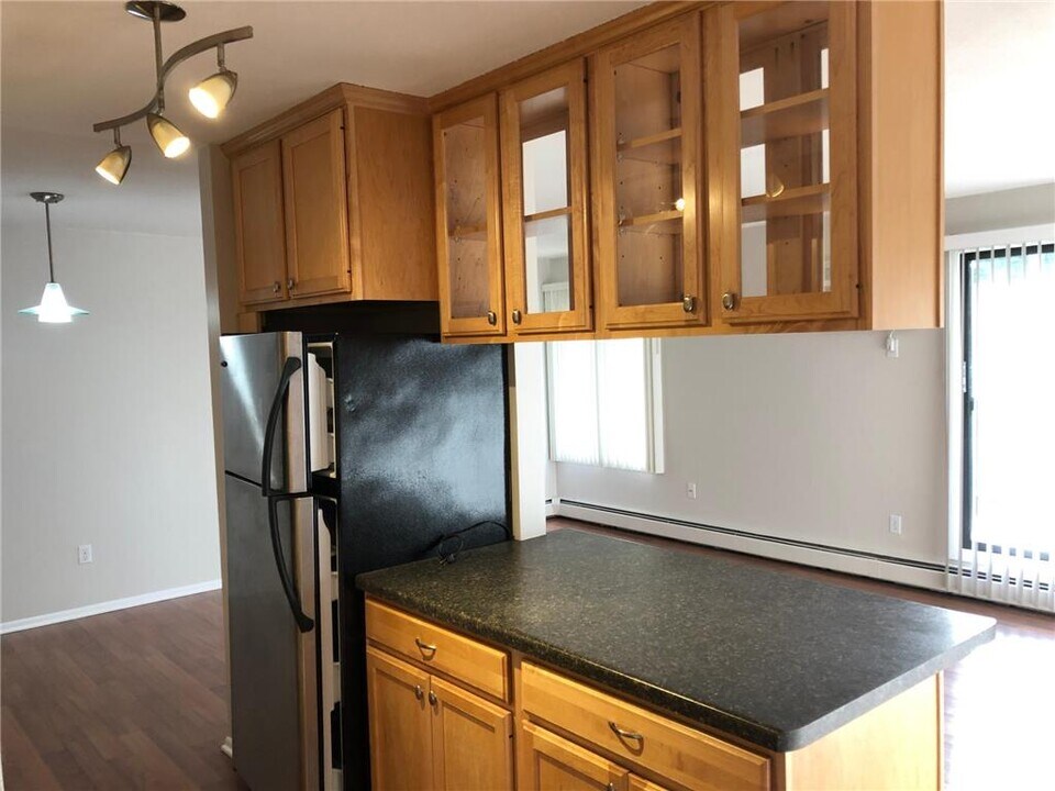 4130 Rahn Rd-Unit -121 in Eagan, MN - Foto de edificio
