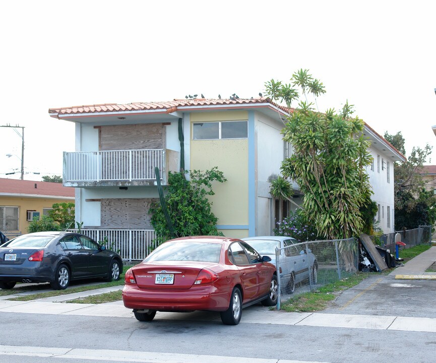 466 E 31st St in Hialeah, FL - Building Photo