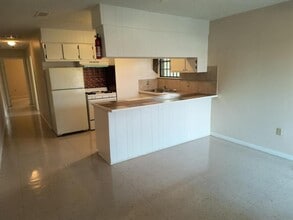 1332 Stilt St in Baton Rouge, LA - Building Photo - Building Photo