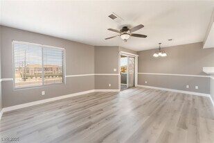 5689 E Lake Mead Blvd in Las Vegas, NV - Building Photo