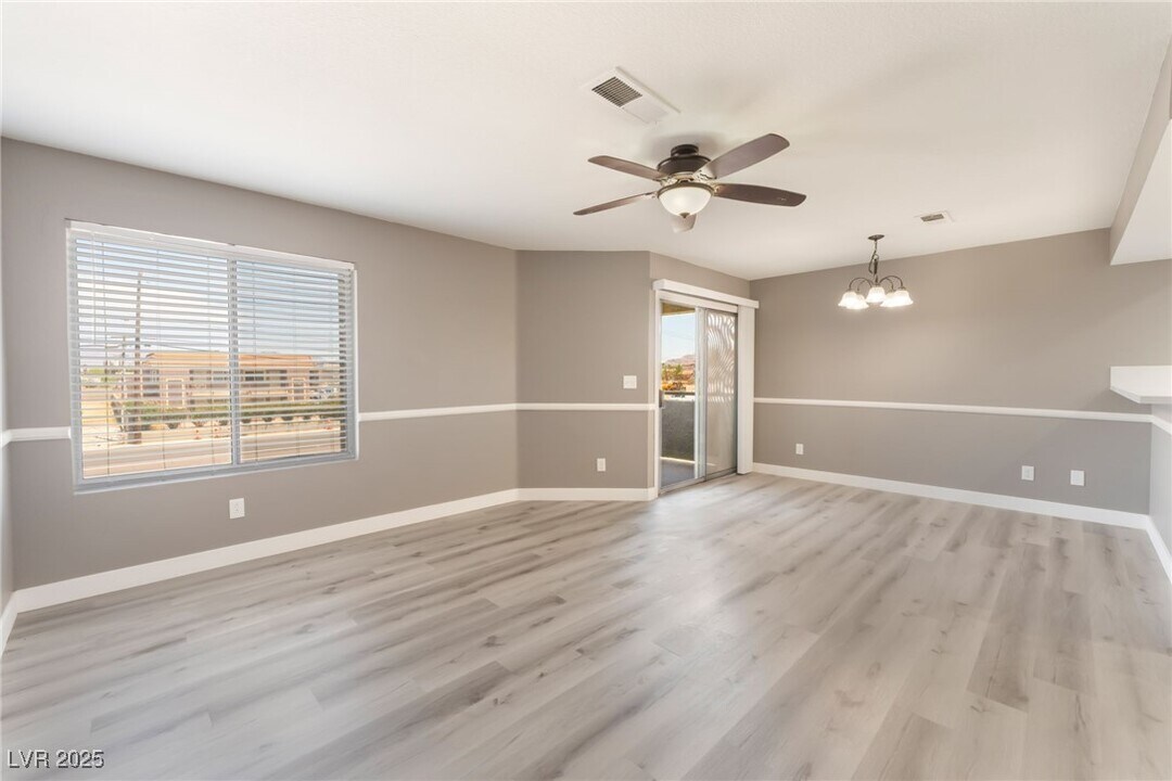 5689 E Lake Mead Blvd in Las Vegas, NV - Building Photo