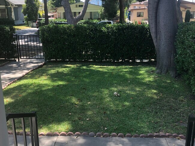 433 W Windsor Rd in Glendale, CA - Foto de edificio - Building Photo
