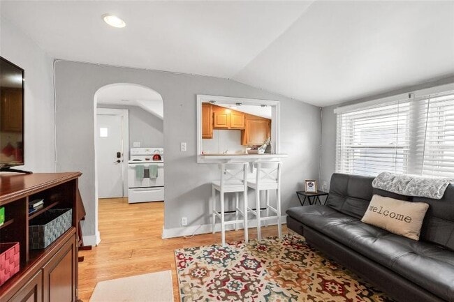 939 E 3rd St, Unit 3 in Royal Oak, MI - Foto de edificio - Building Photo