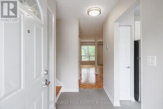560-560 Waverly St N in Oshawa, ON - Building Photo - Building Photo