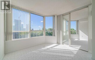 5444 Yonge St in Toronto, ON - Building Photo