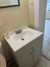 40 Ashburne St, Unit 2 in Pawtucket, RI - Foto de edificio - Building Photo