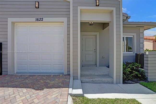 1622 NW 31st Ave-Unit -B in Miami, FL - Foto de edificio - Building Photo
