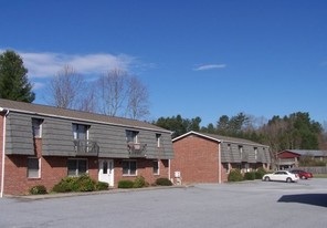 Morgan Manor in Brevard, NC - Foto de edificio - Building Photo