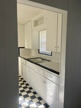 126 E Colonial Dr in Lancaster, TX - Foto de edificio - Building Photo