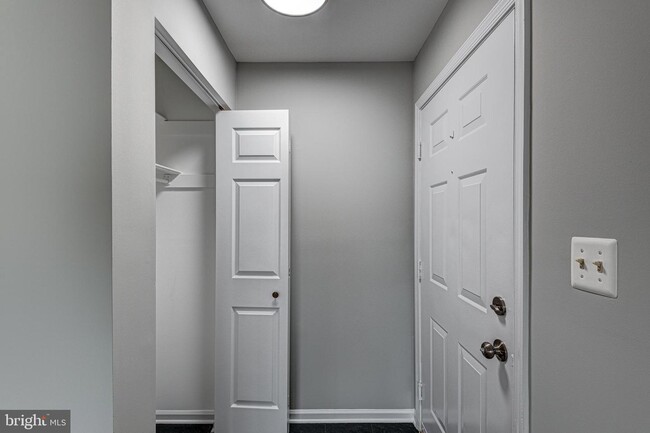 9569 Coggs Bill Dr-Unit -303 in Manassas, VA - Building Photo - Building Photo