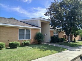 102 Westcliff Center St in Warner Robins, GA - Building Photo