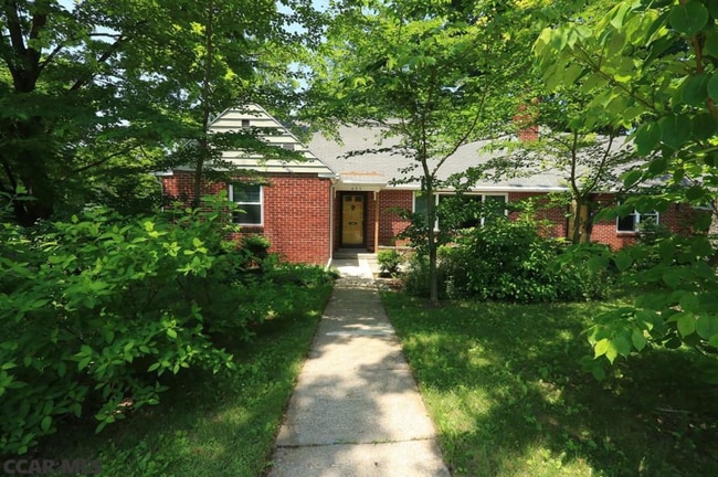 635 W Nittany Ave in State College, PA - Foto de edificio - Building Photo