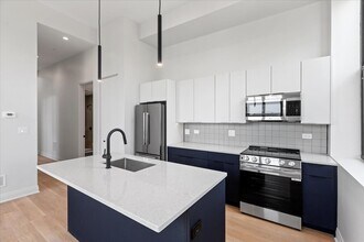 1934 W North Ave in Chicago, IL - Building Photo - Building Photo