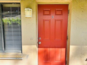 1025 SE 24th Ave in Cape Coral, FL - Foto de edificio - Building Photo