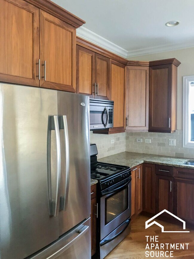 3231 N Kenmore Ave, Unit 1 in Chicago, IL - Building Photo - Building Photo