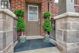61 Farley Ln in Hamilton, ON - Building Photo - Building Photo