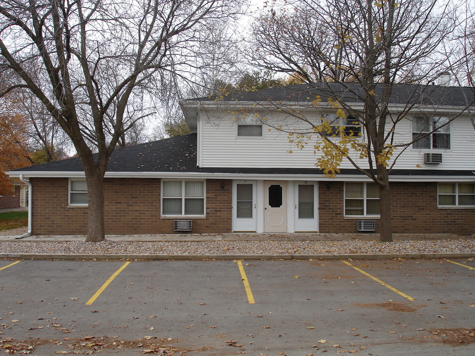 Fulton Street in Waupaca, WI - Foto de edificio