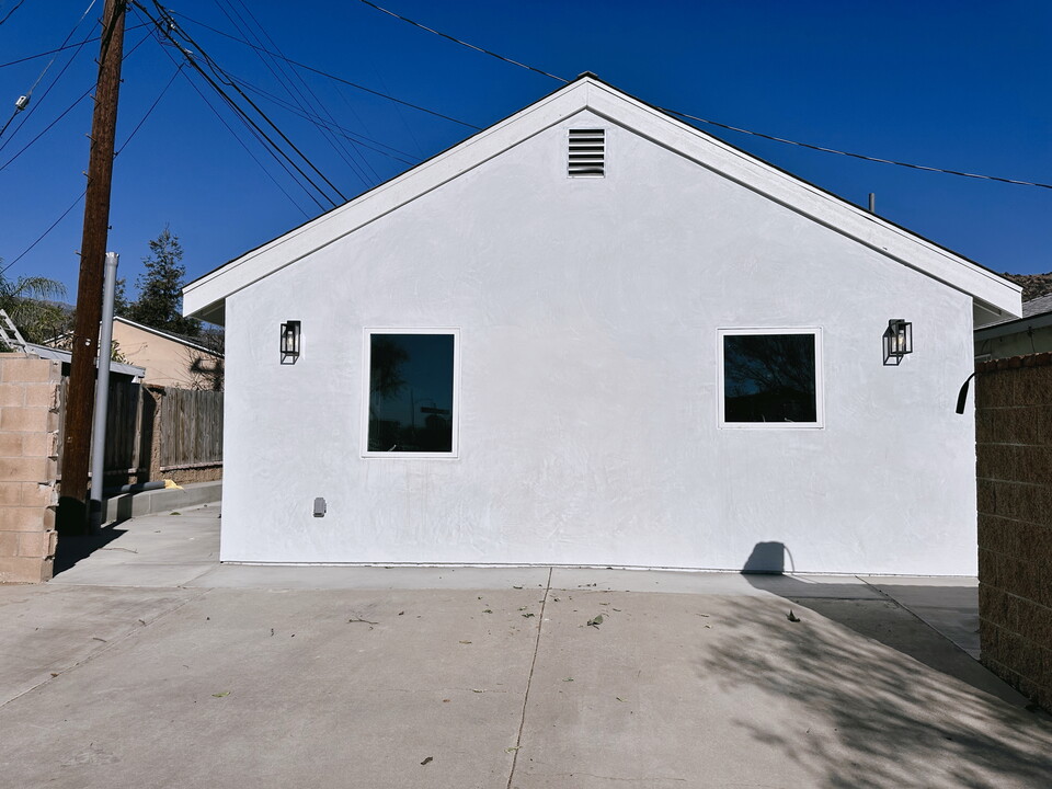 313 E 11th St in Azusa, CA - Foto de edificio