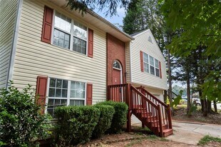 2394 Mills Bend in Decatur, GA - Building Photo