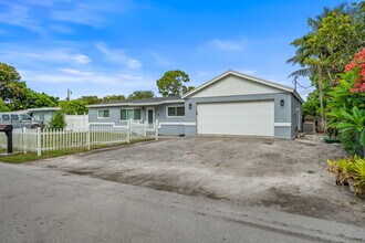 2071 W Carol Cir in West Palm Beach, FL - Building Photo - Building Photo