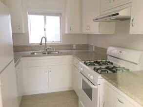 4416 Highland Ave in Manhattan Beach, CA - Building Photo - Building Photo