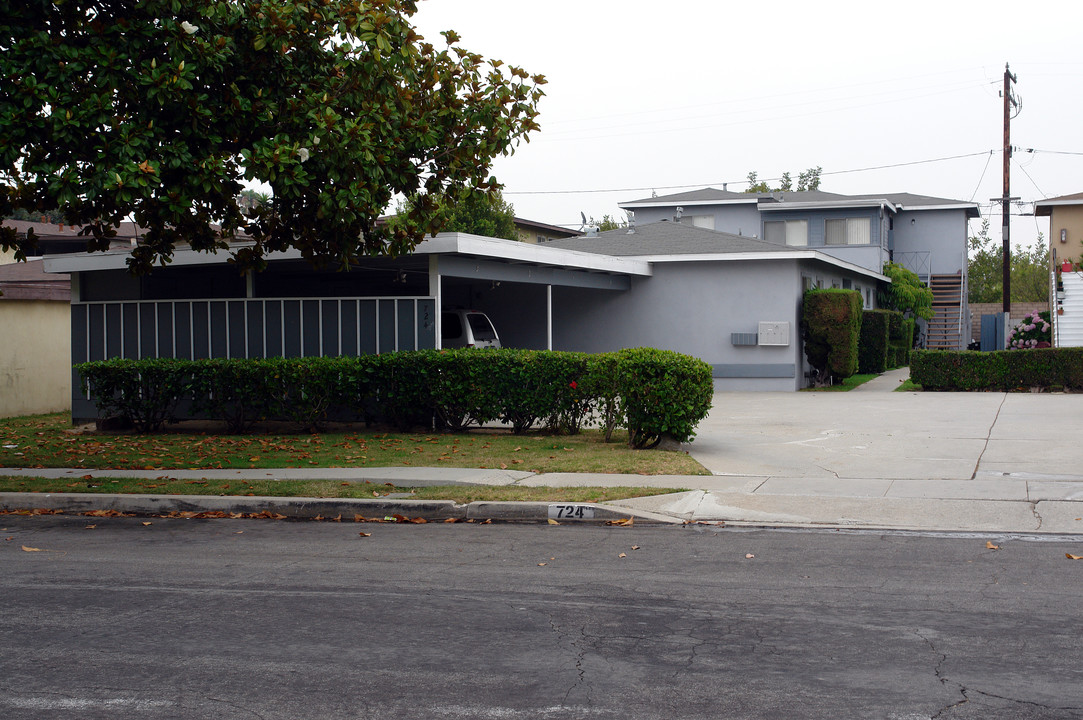 724 Indiana Ct in El Segundo, CA - Building Photo