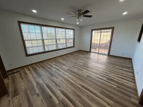 902 S 17th St in Rogers, AR - Building Photo - Building Photo