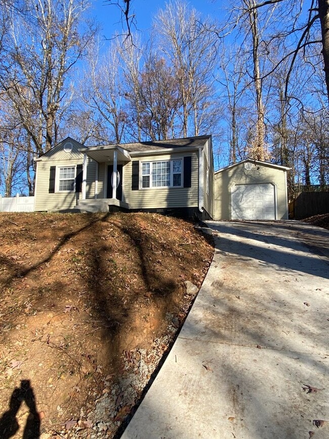 709 Woodlawn Dr in Clarksville, TN - Building Photo - Building Photo