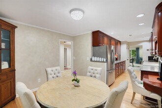 16 Talcott Rd in Rye Brook, NY - Building Photo - Building Photo