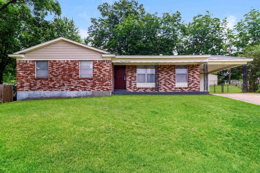 1165 Finch Cove in Memphis, TN - Building Photo
