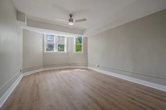 3728 W Wilson Ave, Unit Garden in Chicago, IL - Building Photo - Building Photo
