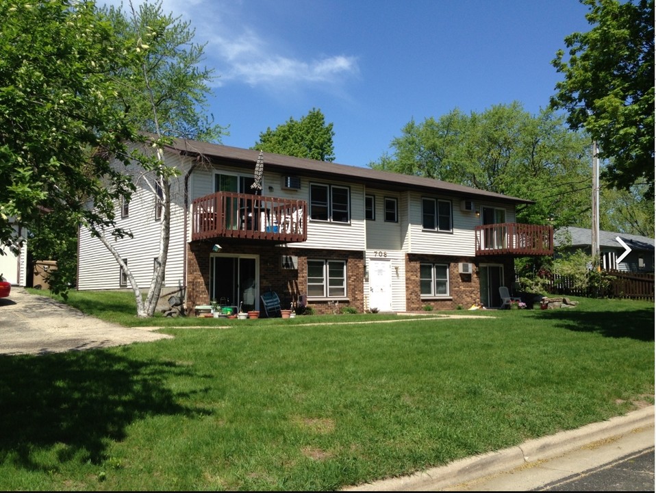 702-708 Bewick Dr in Madison, WI - Foto de edificio