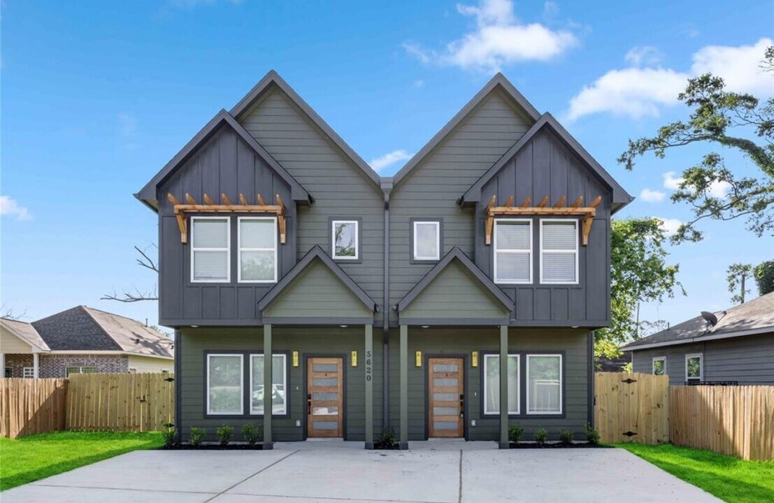 8013 Ritz St in Houston, TX - Building Photo