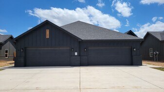 7125 22nd Pl in Lubbock, TX - Building Photo