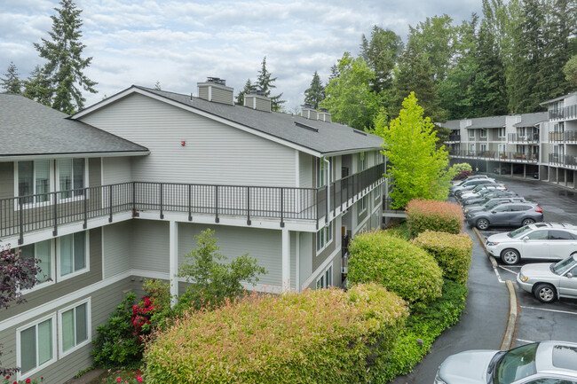 Woodlake Apartments in Mercer Island, WA - Building Photo - Building Photo