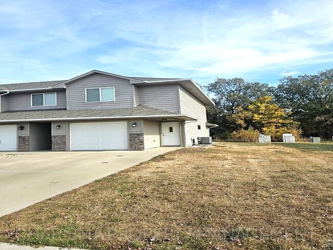 314 Macey Ave in Harrisburg, SD - Building Photo - Building Photo
