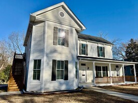 218 College St in Oxford, NC - Building Photo