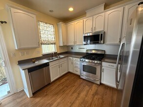 1935 Spoonbill Rd in West Sacramento, CA - Foto de edificio - Building Photo