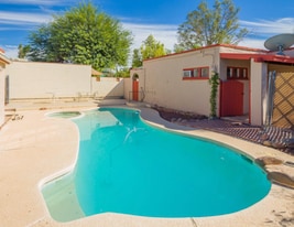 530 E Blacklidge Dr in Tucson, AZ - Building Photo