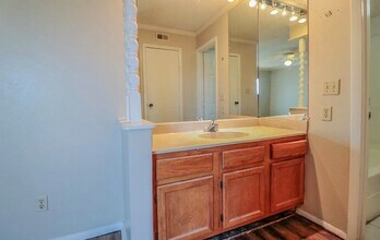 7410 Avenue X, Unit 403 in Lubbock, TX - Foto de edificio - Building Photo