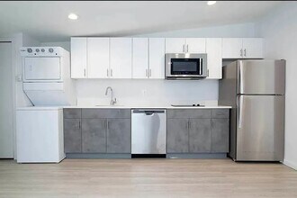 369 W 36th St.-Unit -4A in New York, NY - Building Photo - Building Photo