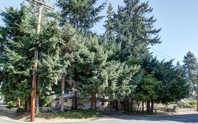 4256 90th Ave SE in Mercer Island, WA - Building Photo - Building Photo