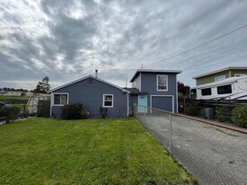 1560 Marsh Rd in Eureka, CA - Building Photo