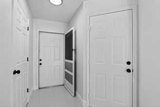 735 NW 42nd Pl in Pompano Beach, FL - Building Photo - Building Photo