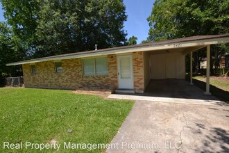 2421 Mchugh Rd in Baker, LA - Building Photo - Building Photo