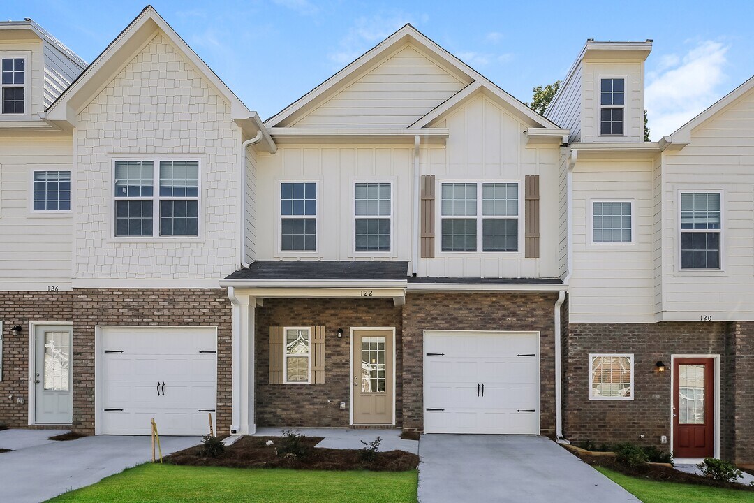 122 Riley Cir in Dawsonville, GA - Building Photo