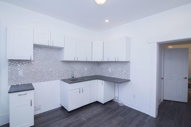 30 Spadina Ave in Hamilton, ON - Building Photo - Interior Photo