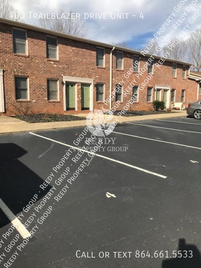 400 Trailblazer Dr in Travelers Rest, SC - Building Photo - Building Photo