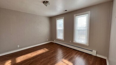 241 Carrier St NE in Grand Rapids, MI - Building Photo - Building Photo