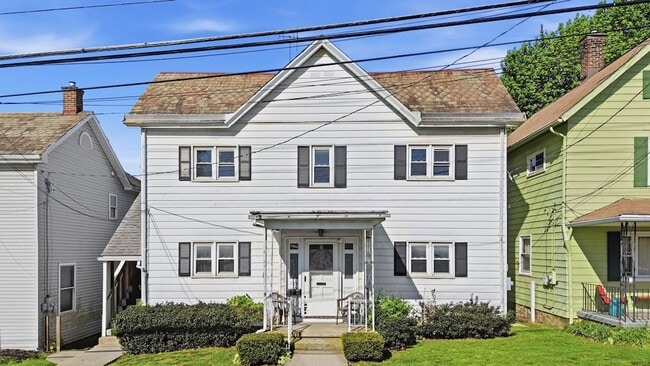 125 S Clay St in Zelienople, PA - Building Photo - Building Photo